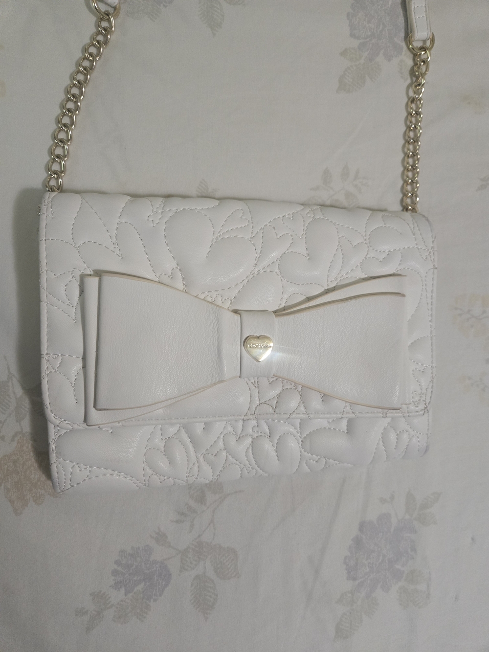 Betsey Johnson White Quilted Bow Crossbody Bag with Gold Chain